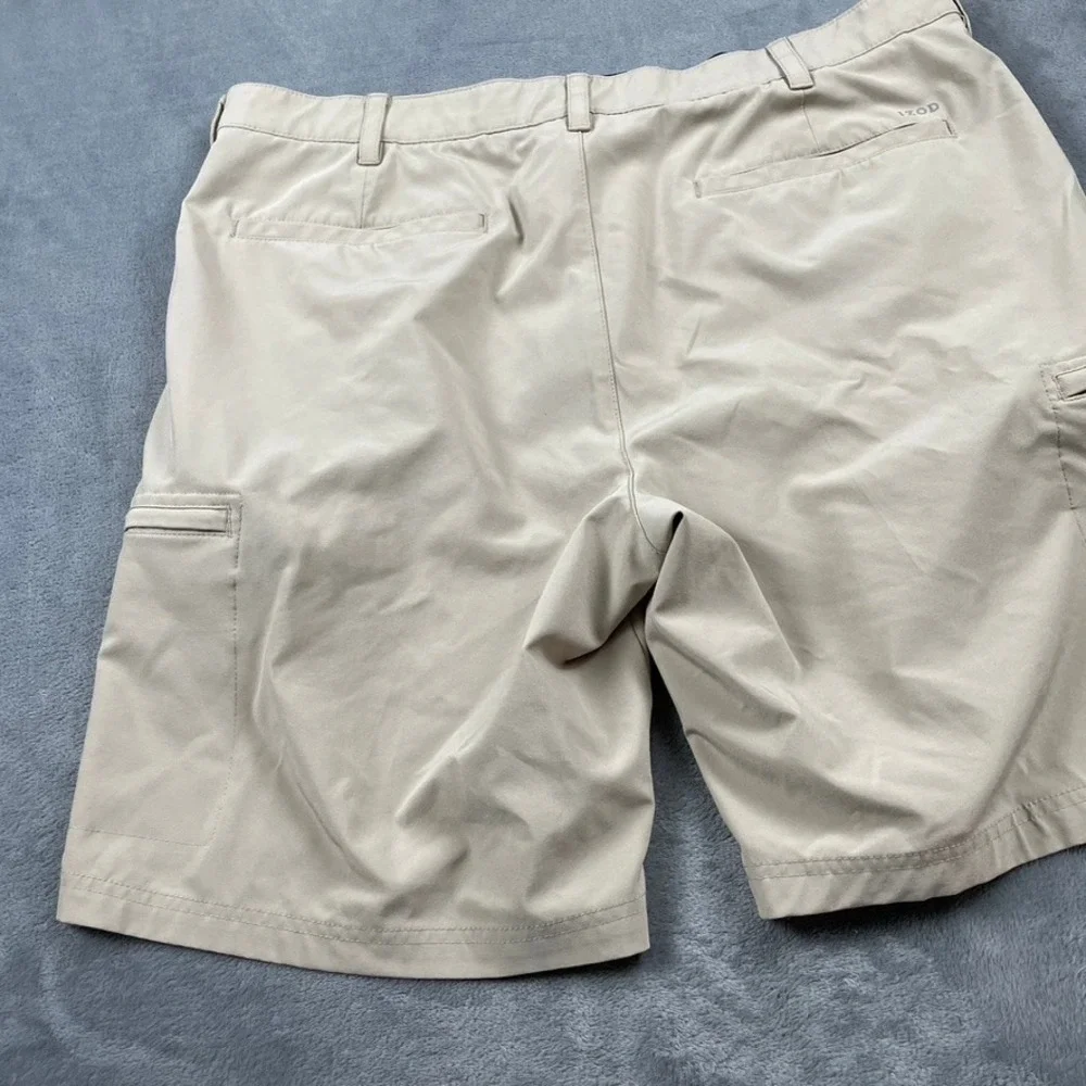 Izod Golf Mens Tan Khaki Stretch Cargo Shorts Size 38 Performance Flat Front